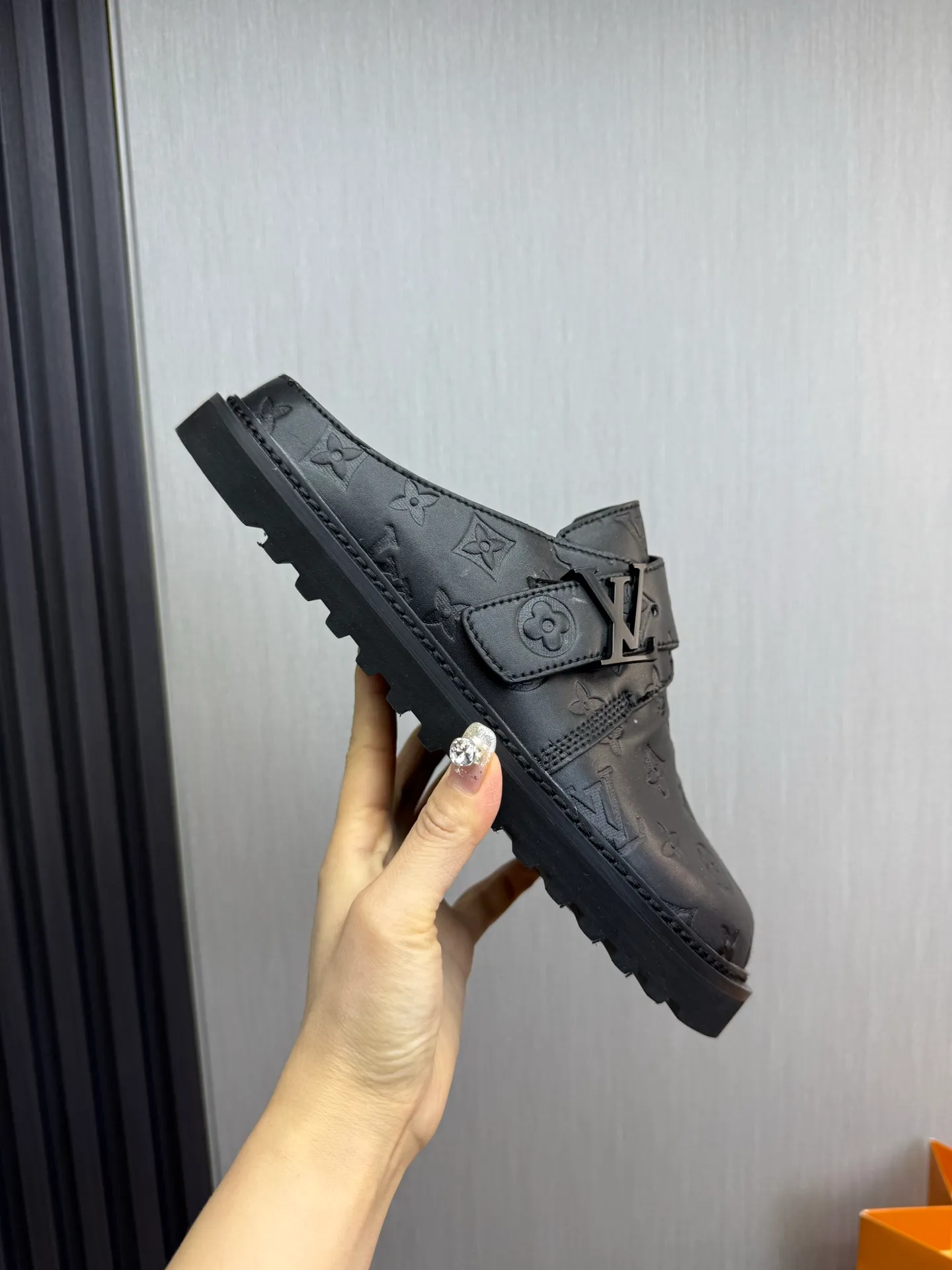 Men's men's shoes 460💰 Lv. Popular couple slippers hot sale🩷💚 🩴Official website one to one production 35-45 sizes 45 46 🉑️Customized!